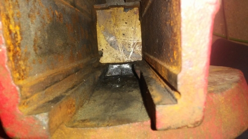 Closeup of where the vise nut sits, which was attached by a single pin and a dovetail cut into the vise body