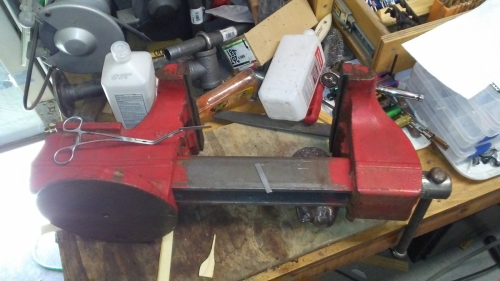 Assembled, I inserted some shims to make the jaw sliding more parallel and smoother